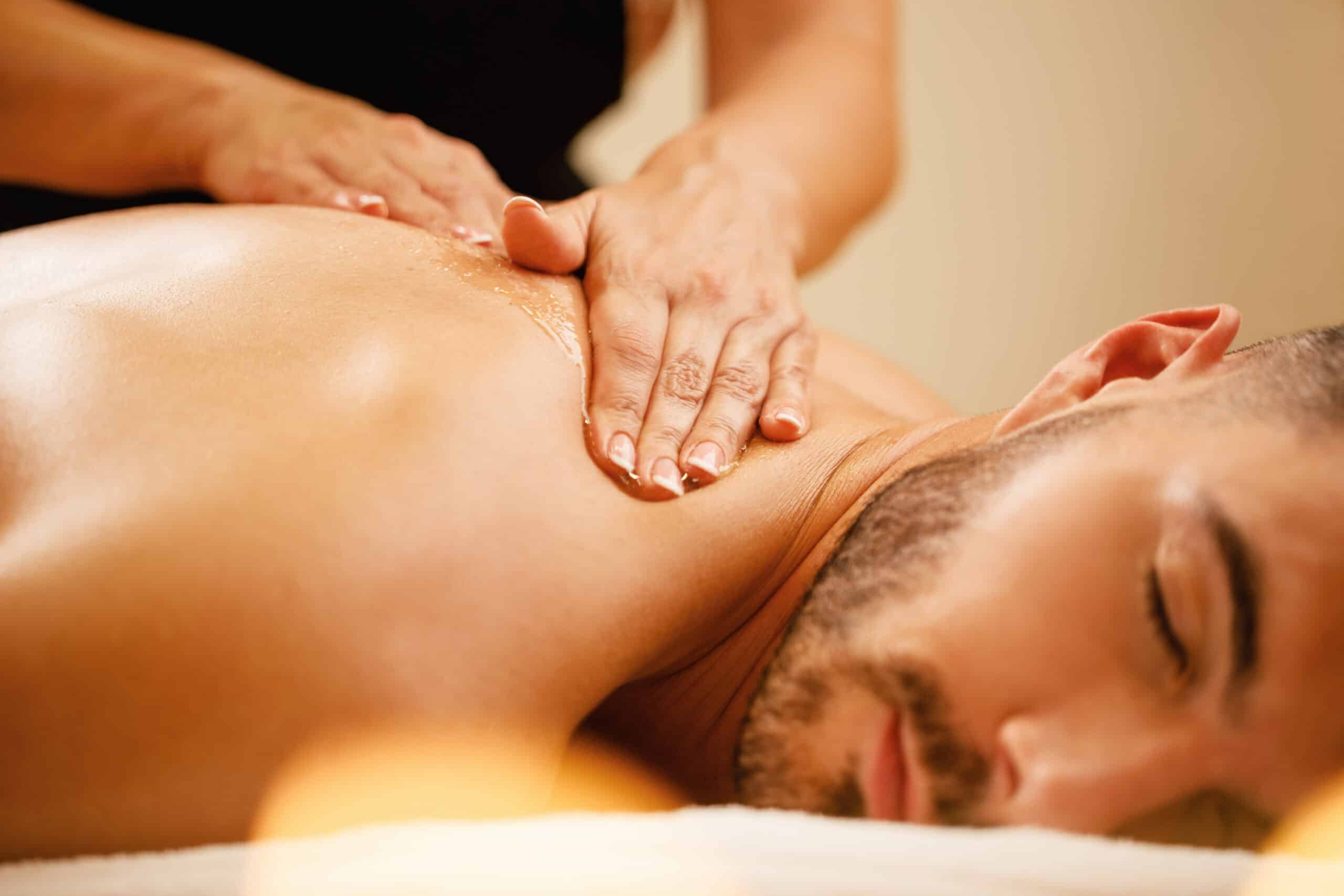 Nachaufnahme Massage Mann